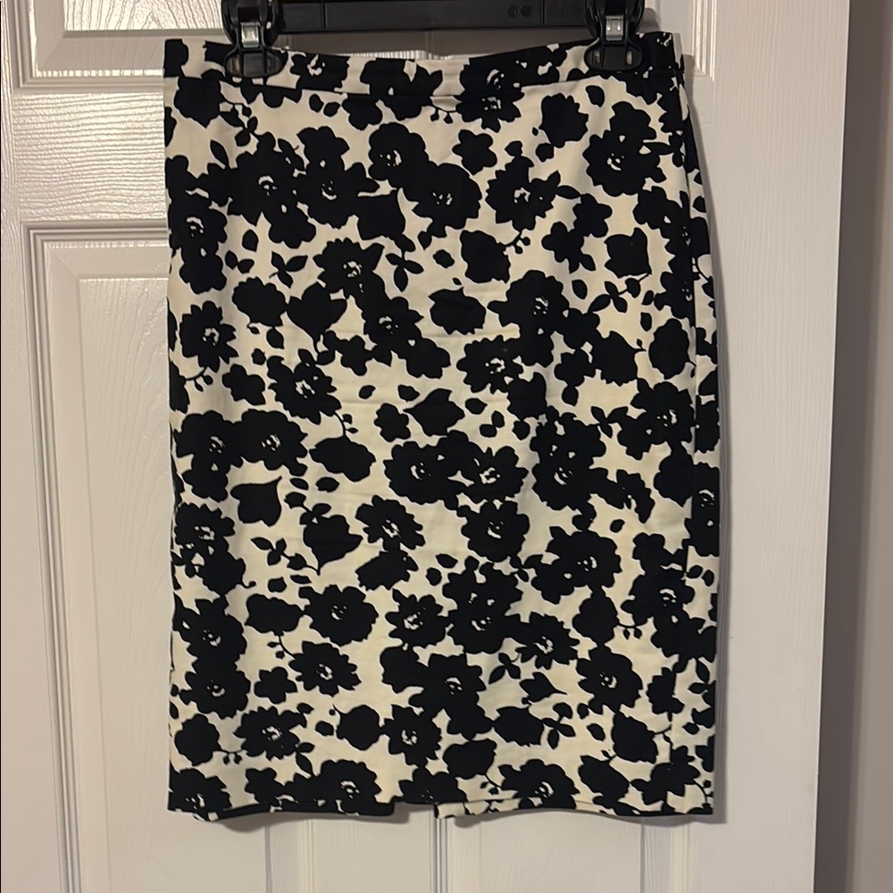 LOFT Black and White Pencil Skirt Knee-Length Workwear